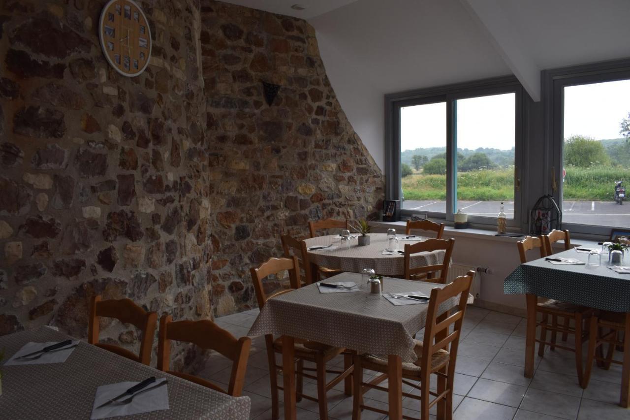 Auberge De La Vallee De La Douve L'Etang-Bertrand Exterior foto